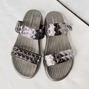 Carolina Bay Women's Sz  7-8 Silver Metalic Slip-On Flats Sandal Rubber Beach